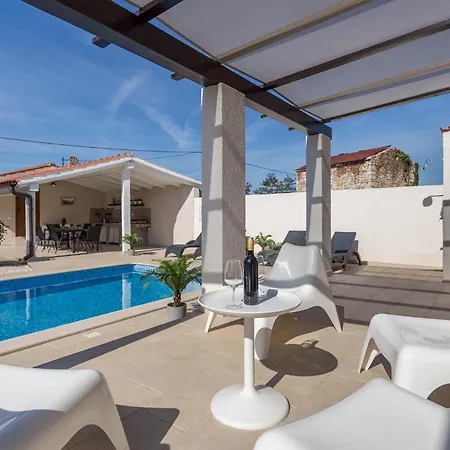 Holiday home Bonasera *